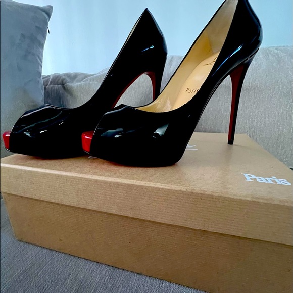 Privé Open Toe Pump
CHRISTIAN LOUBOUTIN - Picture 3 of 8